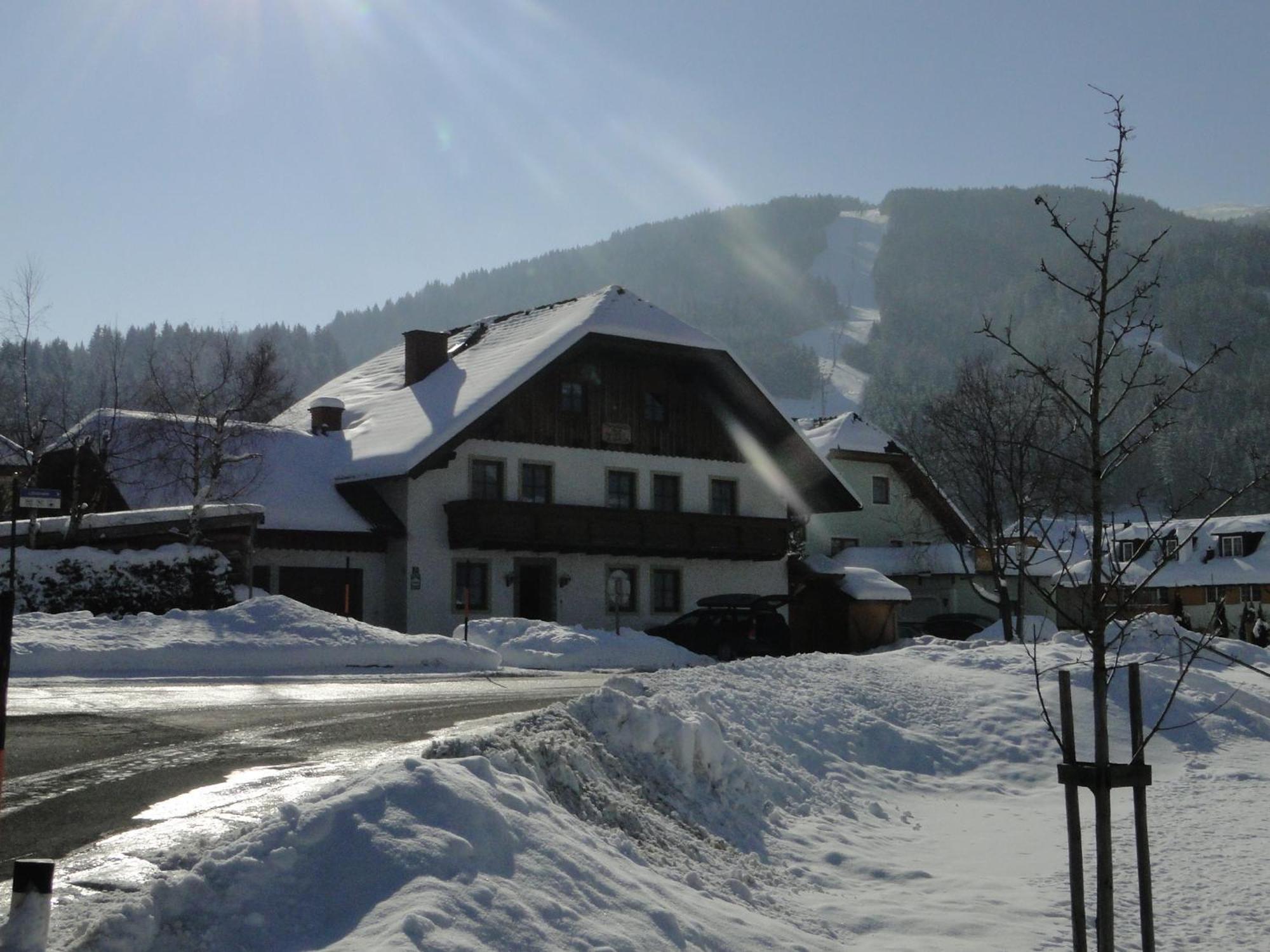 Apartamento Haus Edelweiss Sankt Margarethen im Lungau Exterior foto